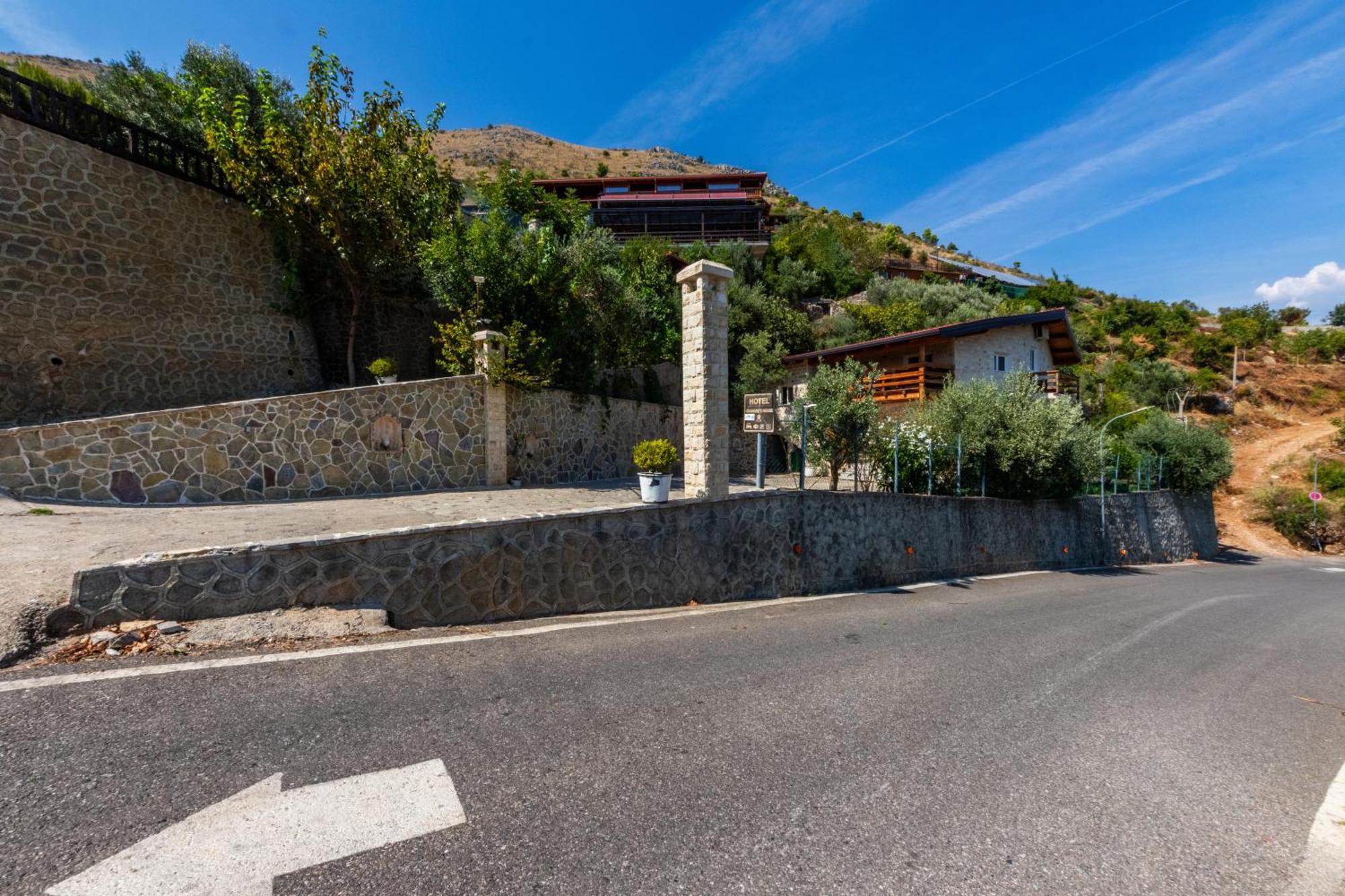 Hotel Grandpa'S House Bahçallëk المظهر الخارجي الصورة